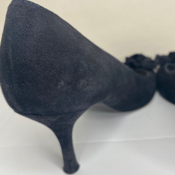 Stuart Weitzman Peep-Toe Ruffle-Bow Heels
Sz 11 - Picture 11 of 16